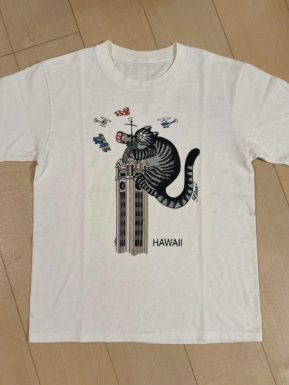 B. Kliban 'Cat on Aloha Tower' Graphic T-Shirt